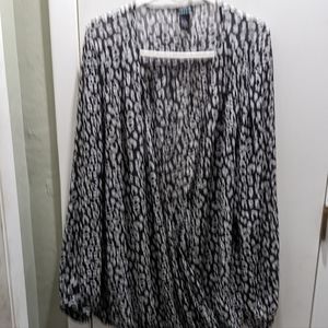 Torrid Black and White Animal print top Crossover size 4 (4x)